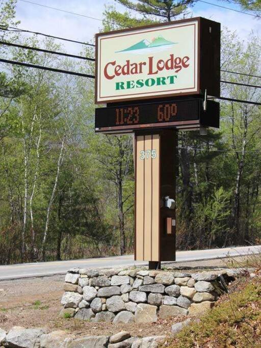 Cute Cedar Lodge Studio With Balcony & Lake Views! Laconia Exterior foto