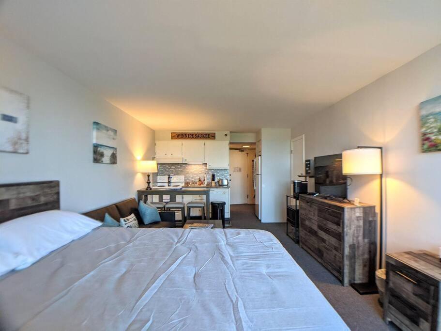 Cute Cedar Lodge Studio With Balcony & Lake Views! Laconia Exterior foto